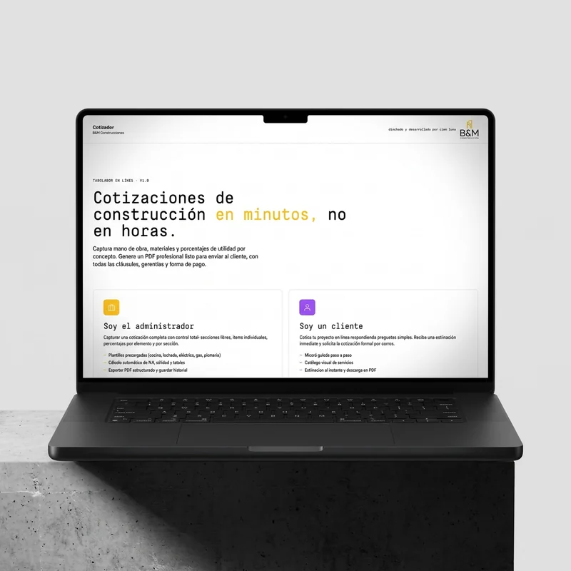 Una laptop sobre concreto con el cotizador de B&M Construcciones en pantalla